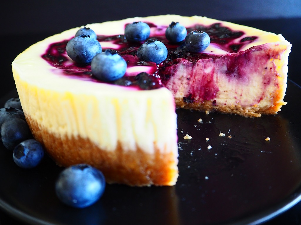 Ostekake-med-blabar-oppskrift-idefull-og-mat-for-2-inspirert-av-tove-holter