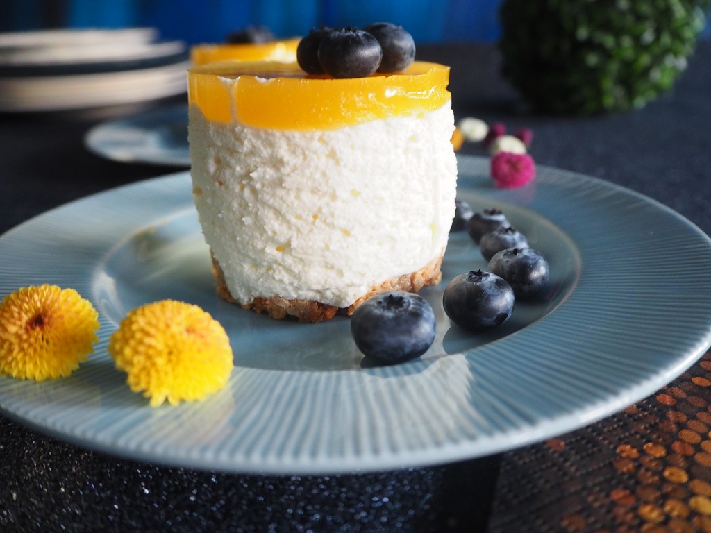 Ostekake med nektaringele - Tove Holter