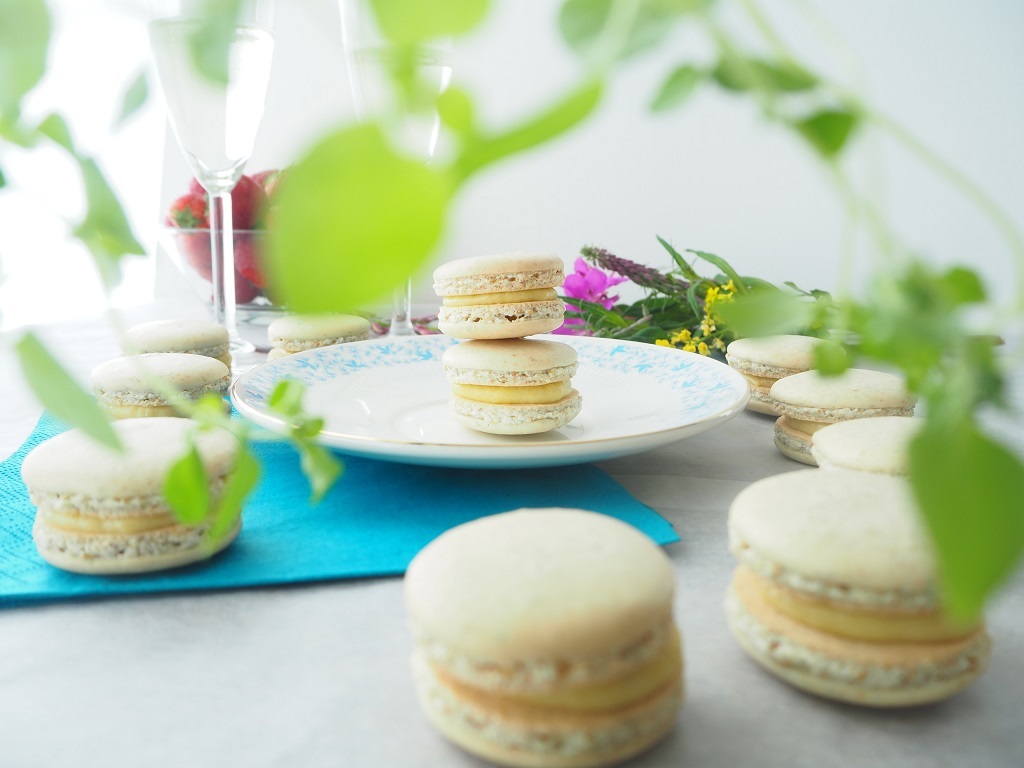 Pistasjmakroner-med-rabarbracurd-makroner-oppskrift-Idefull-Inspirert-av-Tove-Holter