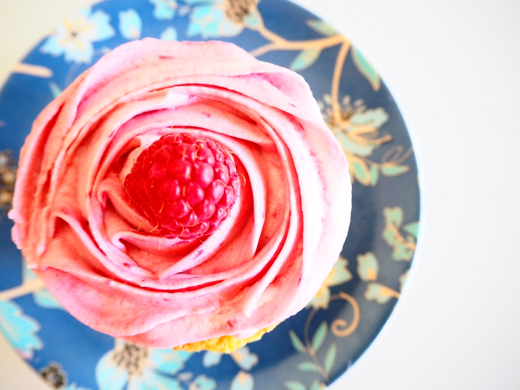 Bringebær- og ostekrem til muffins og kaker - Tove Holter