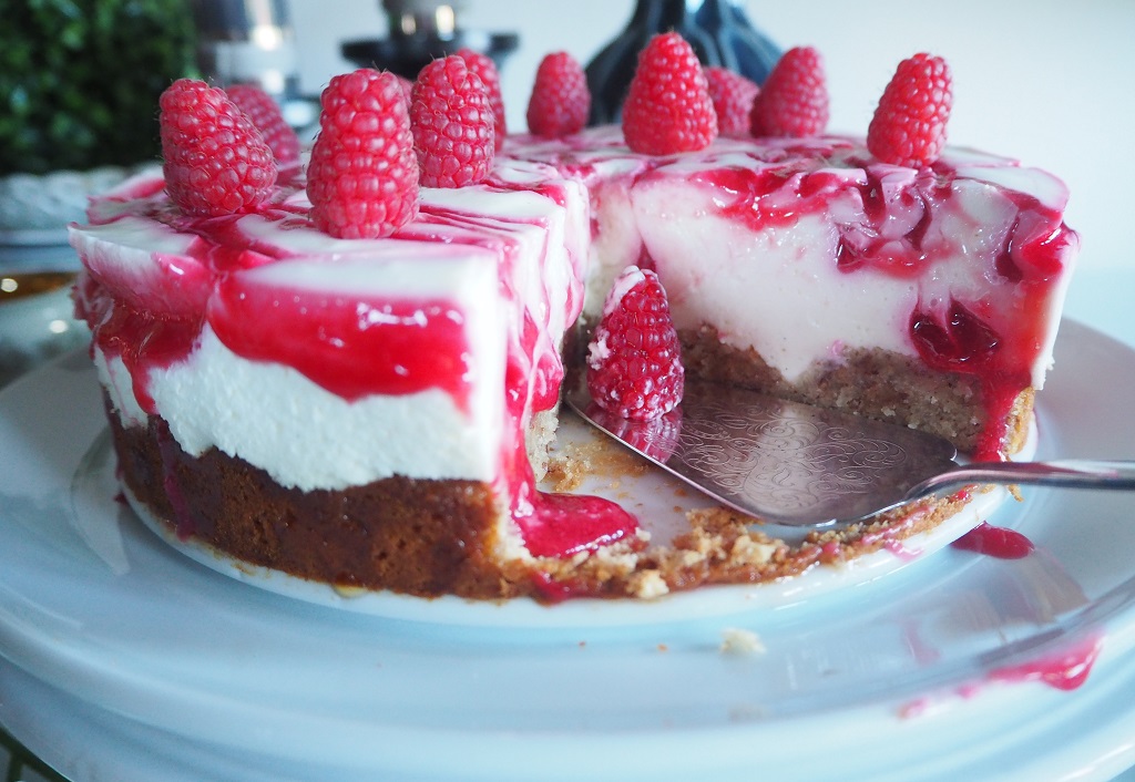 Bringebærostekake - Tove Holter