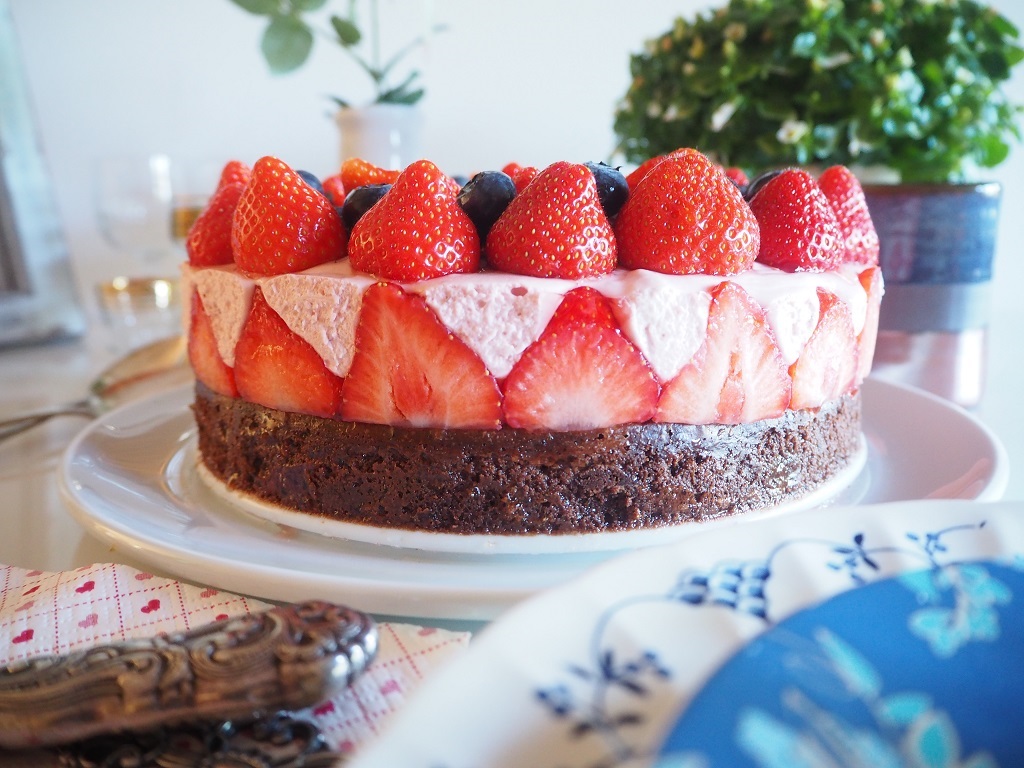 Brownie-med-jordbaermousse-2-oppskrift-Idefull-Inspirert-av-Tove-Holter