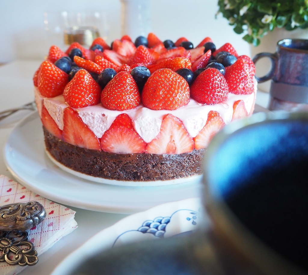Brownie-med-jordbaermousse-2-oppskrift-Idefull-Inspirert-av-Tove-Holter