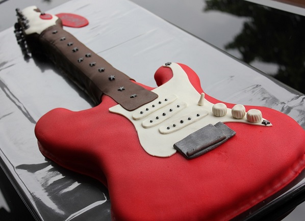 Gitarkake-oppskrift-idefull-inspirert-av-Tove-Holter