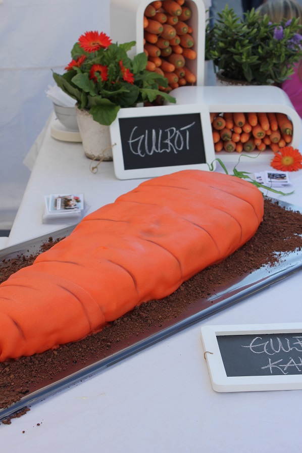 Gulrotkake på sjokoladejord - oppskrift idefull - Inspirert av Tove Holter