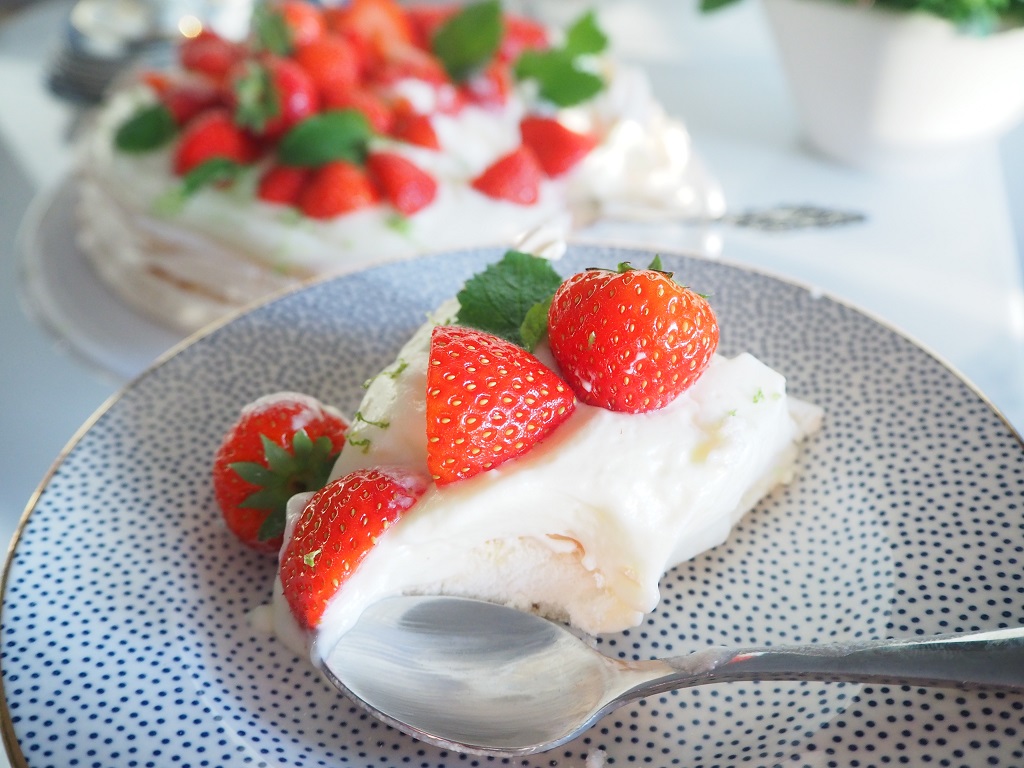 Pavlova med Proseccomousse - Tove Holter