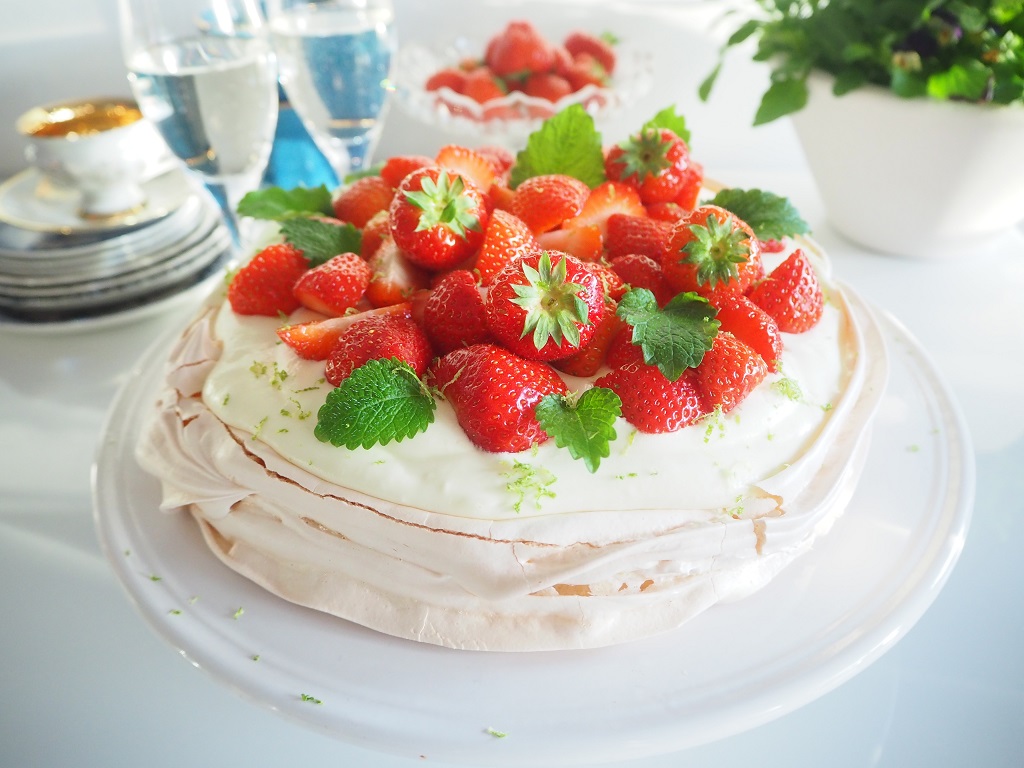 Pavlova med Proseccomousse - Tove Holter