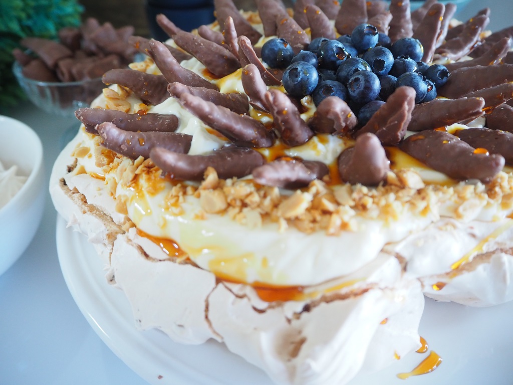 Pavlova med smash og frisk yoghurtkrem - Tove Holter