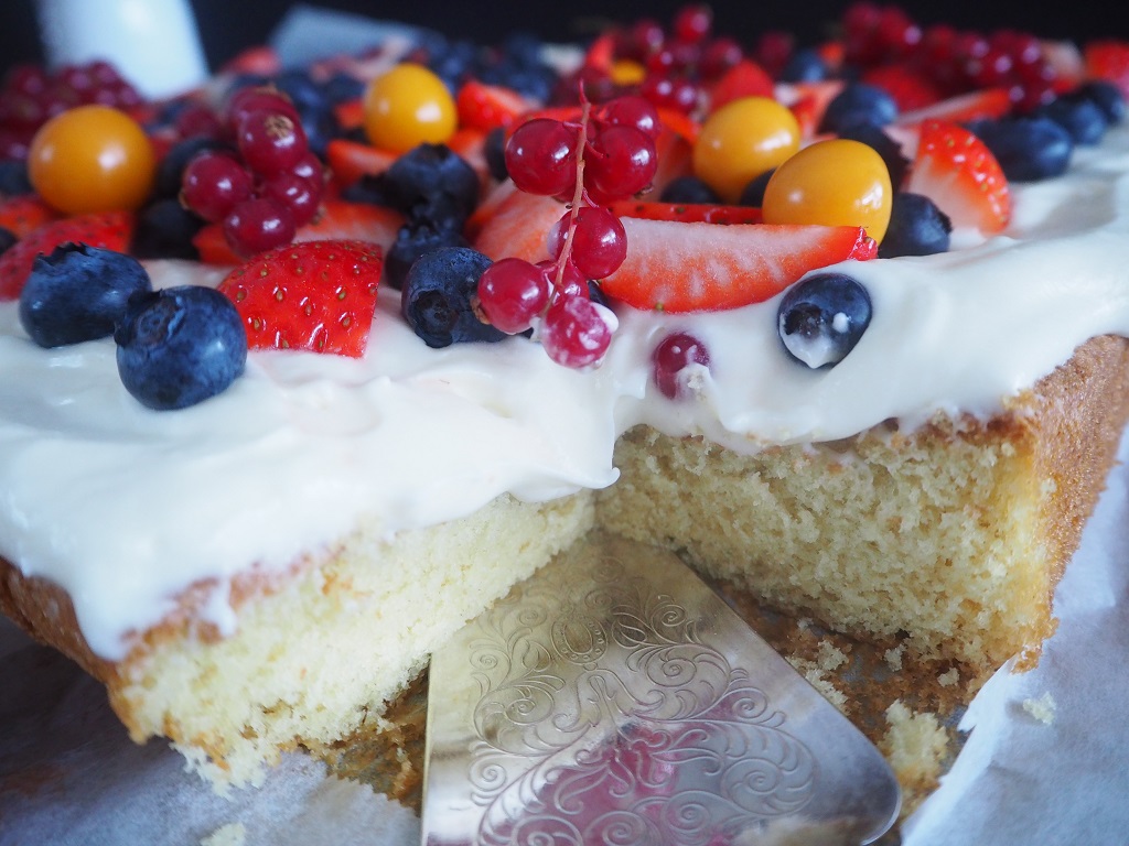 Saftig vaniljekake med sitronkrem