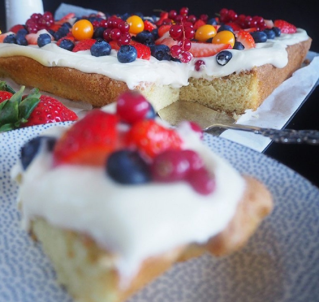 Saftig vaniljekake med sitronkrem